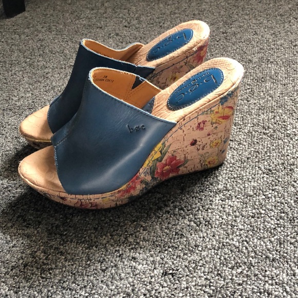 boc wedges with flowers